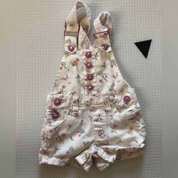 Baby girl|Ivory neutral ditsy floral denim overalls with cute pink buttons••CUTE - Picture 4 of 5